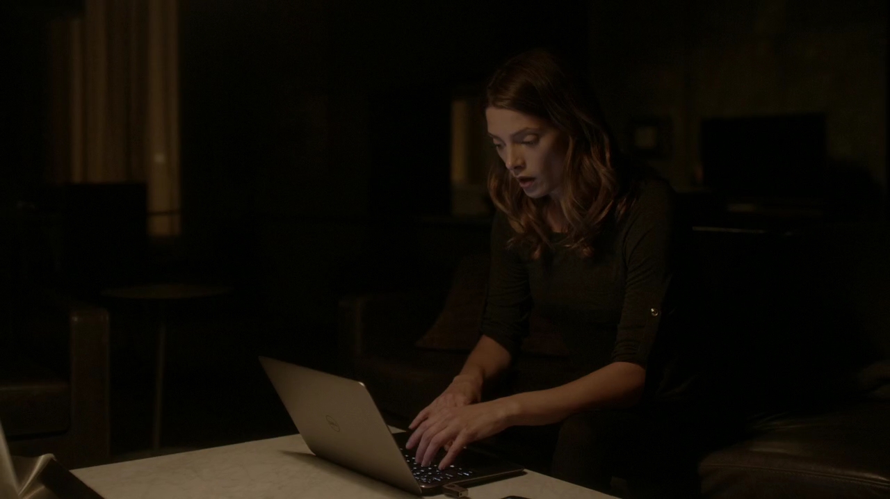 Ashley-Greene-dot-NL_Rogue3x15-1864.jpg