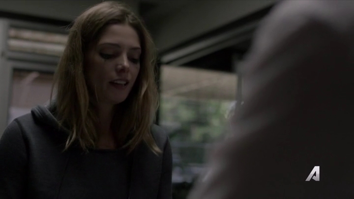 Ashley-Greene-dot-nl_Rogue4x02HowtheLightGetsIn-0143.jpg