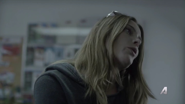 Ashley-Greene-dot-nl_Rogue4x02HowtheLightGetsIn-0206.jpg