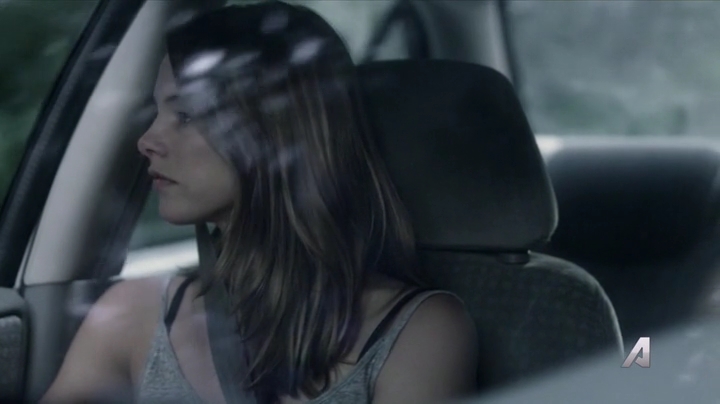 Ashley-Greene-dot-nl_Rogue4x02HowtheLightGetsIn-0380.jpg