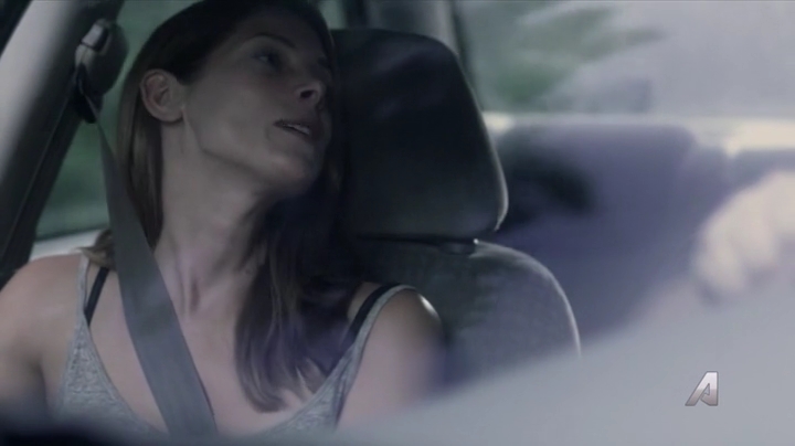 Ashley-Greene-dot-nl_Rogue4x02HowtheLightGetsIn-0394.jpg