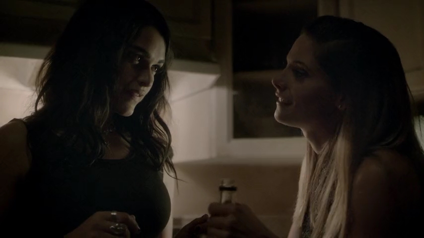 Ashley-Greene-dot-nl_Rogue4x04TheDeterminedandtheDesperate1912.jpg