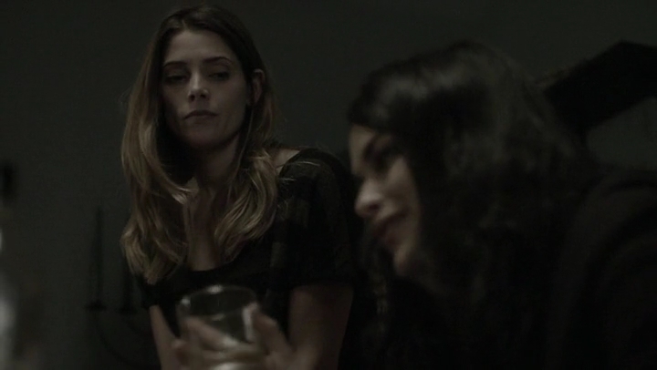 Ashley-Greene-dot-nl_Rogue4x05PoolBoy1072.jpg