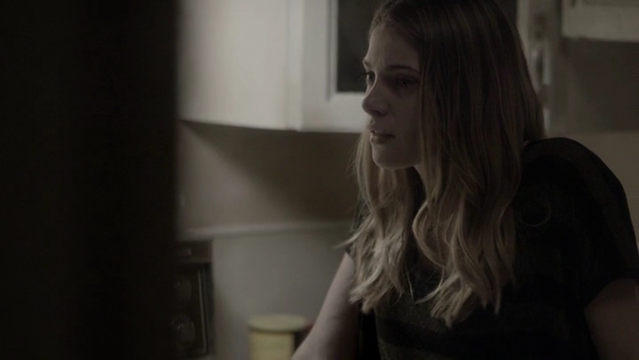 Ashley-Greene-dot-nl_Rogue4x05PoolBoy1135.jpg