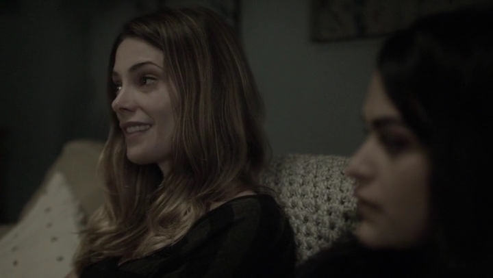 Ashley-Greene-dot-nl_Rogue4x05PoolBoy1209.jpg