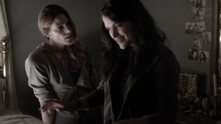 Ashley-Greene-dot-nl_Rogue4x05PoolBoy2098.jpg