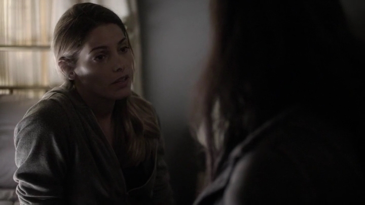 Ashley-Greene-dot-nl_Rogue4x05PoolBoy2116.jpg