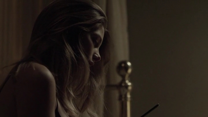Ashley-Greene-dot-nl_Rogue4x05PoolBoy2666.jpg