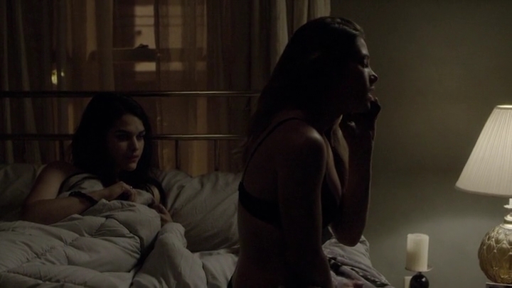 Ashley-Greene-dot-nl_Rogue4x05PoolBoy2682.jpg