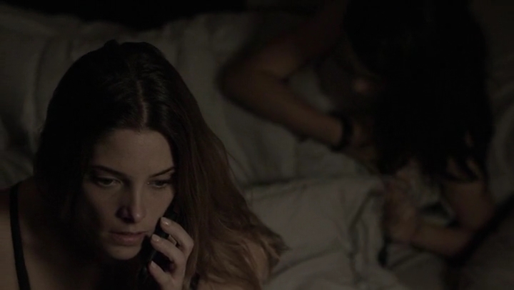 Ashley-Greene-dot-nl_Rogue4x05PoolBoy2704.jpg