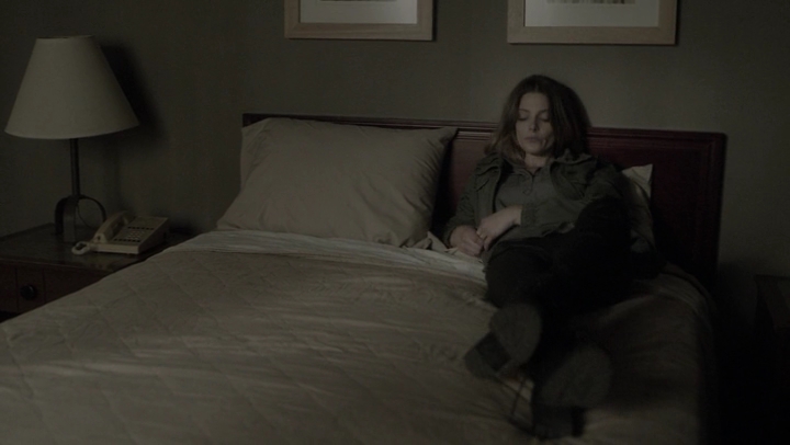 Ashley-Greene-dot-NL_Rogue4x07Bifocals0342.jpg