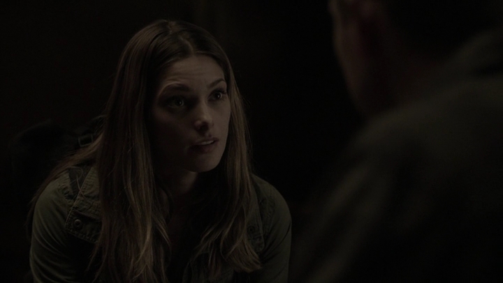 Ashley-Greene-dot-NL_Rogue4x07Bifocals1714.jpg