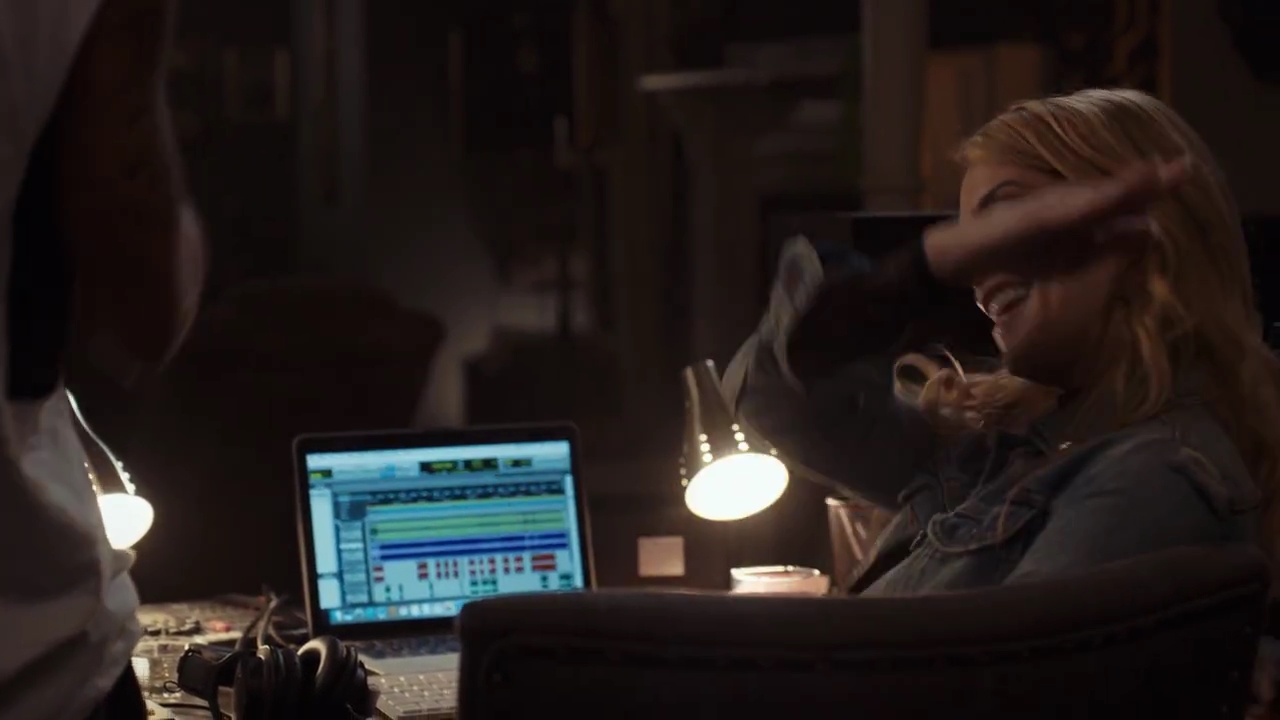Ashley-Greene-dot-nl_StepUpHighWater2x06-1480.jpg